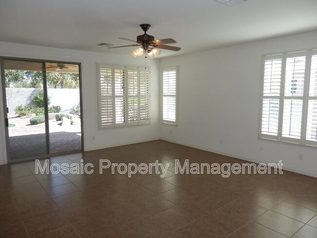 Building Photo - 3721 S Vineyard Ave