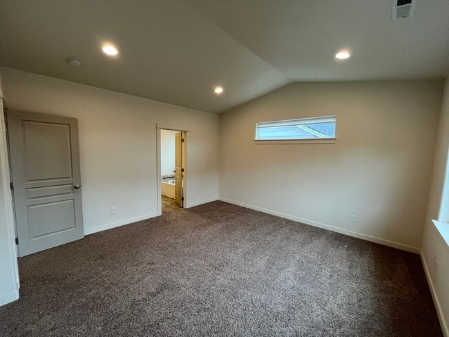 Building Photo - 3 Bedroom + Office in NW Redmond