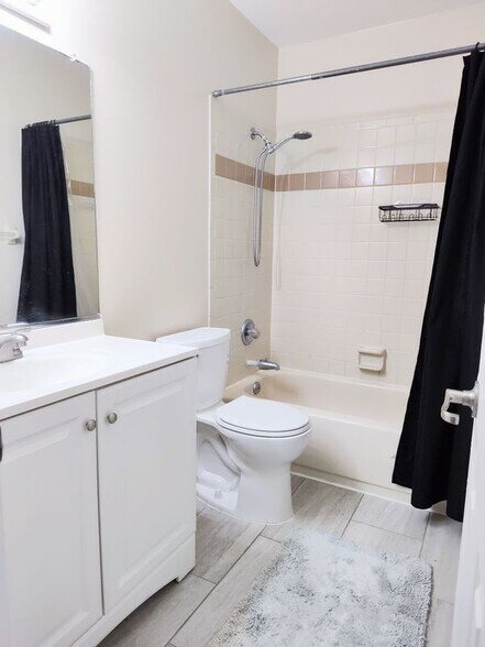 Building Photo - 175 Yorktowne Dr