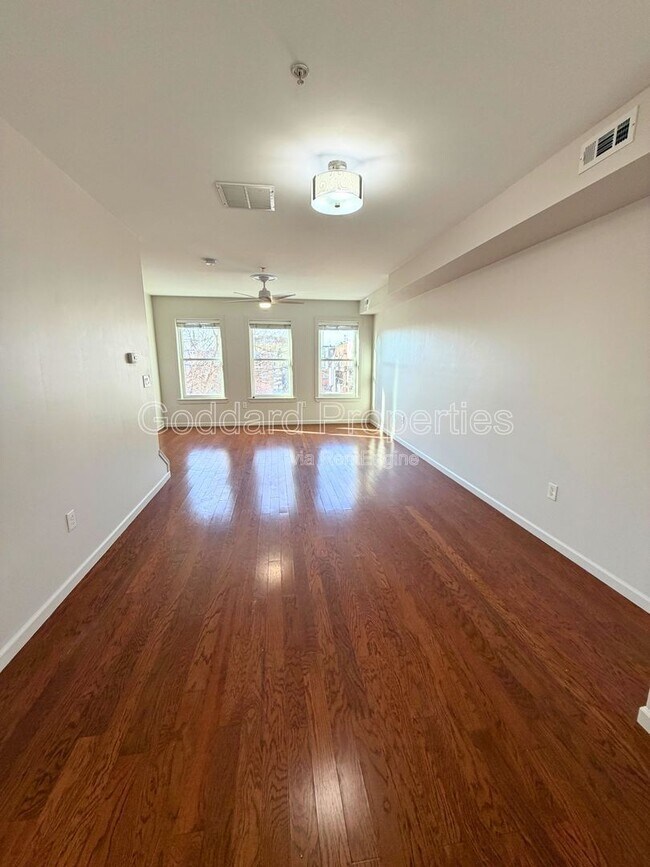 Building Photo - 12 E 22nd St