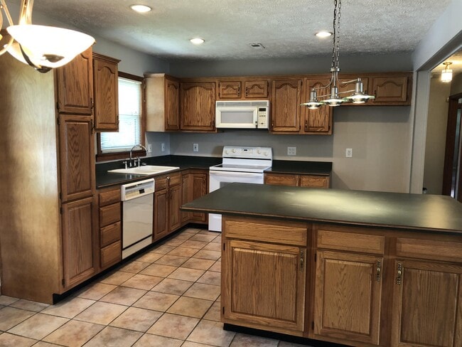 Building Photo - 5321 Juanita Ln