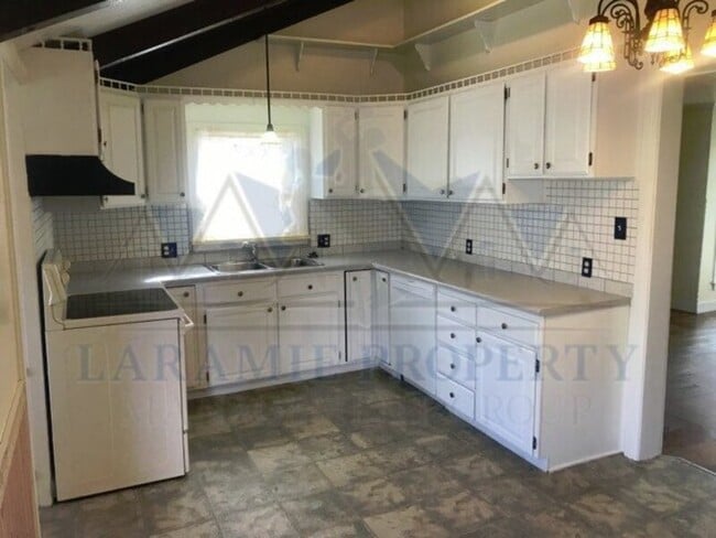 Building Photo - 911 E Steele St