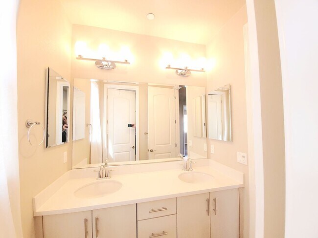 Building Photo - 618 Montage Cir