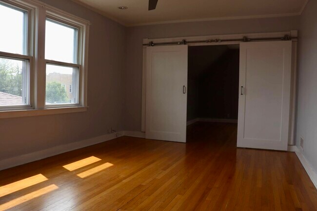Building Photo - 5938 W 64th St