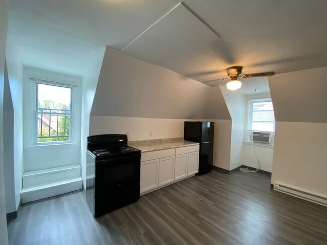 Building Photo - 130 S Bryant Ave