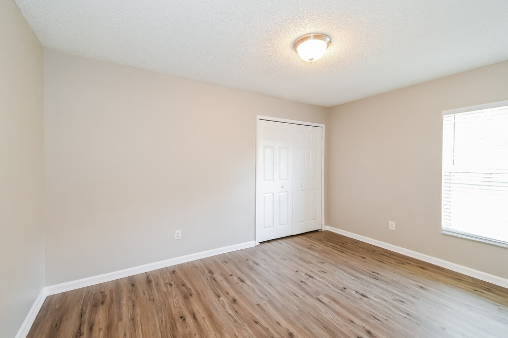 Building Photo - 3306 Lake Effie Ct N