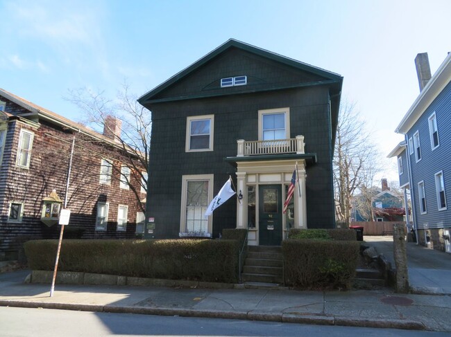Primary Photo - 92 Hillman St