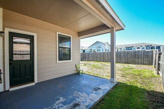 Building Photo - 5619 Drumlin Field Way