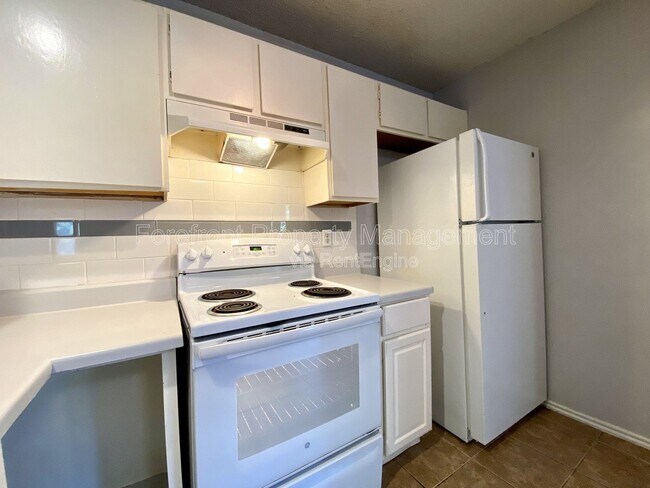 Building Photo - 5225 Meadow Field