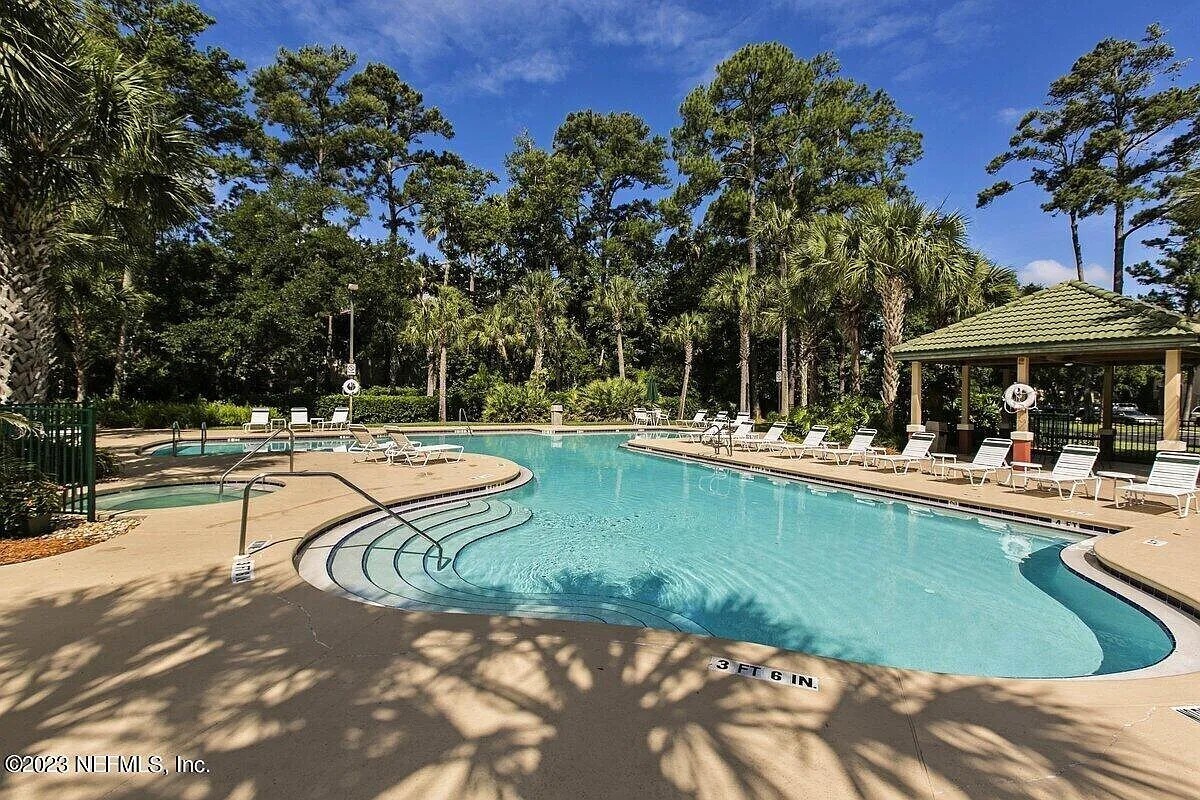 pool area - 140 Veracruz Dr