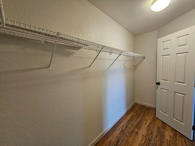 Building Photo - Super Beautiful Englewood 3 Bedroom Home A...