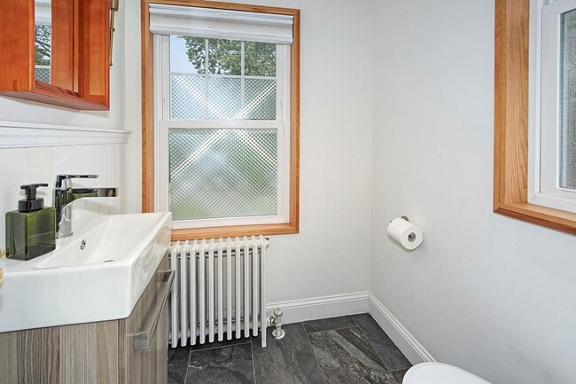 Building Photo - 55 Sherwood Ave