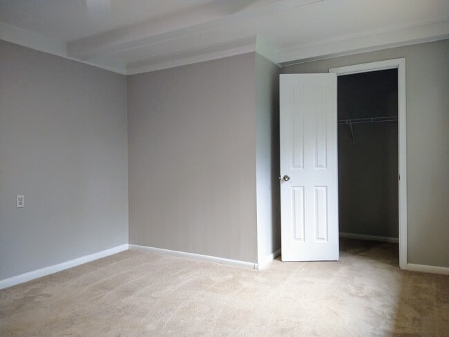 Building Photo - 128 Woodland Hills Dr