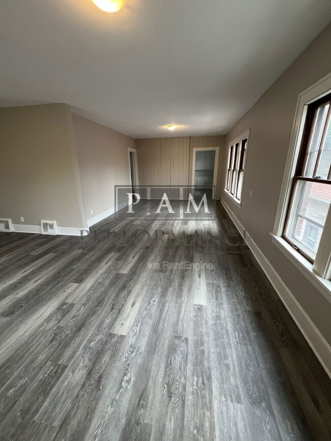 Building Photo - 1213 Superior St