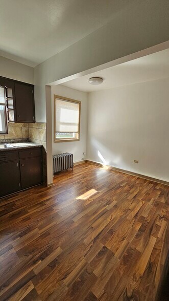 Building Photo - 2333 N Mango Ave