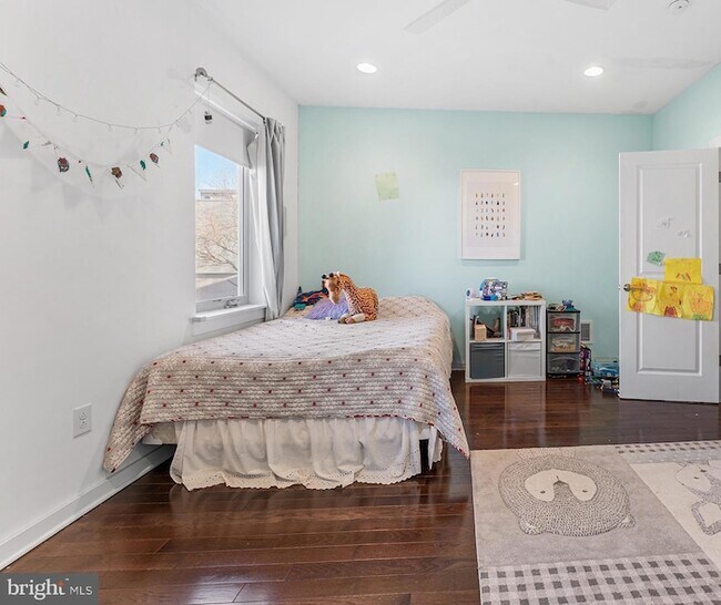 Building Photo - 2013 E York St