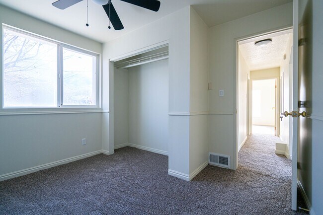 Building Photo - Spacious & Updated 5 Bed Home in Prime Ogden Location