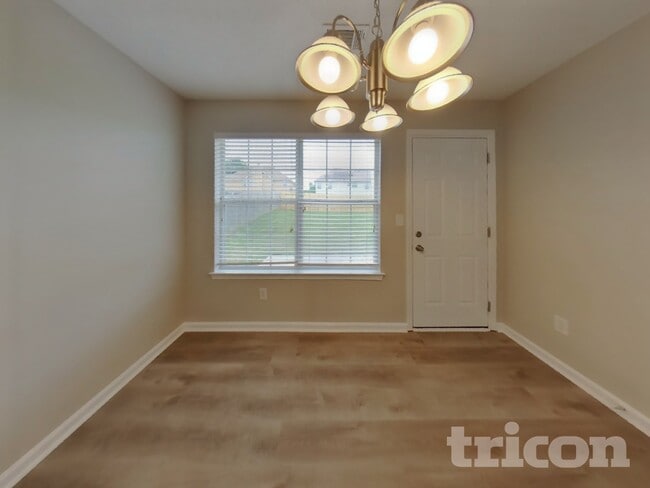 Building Photo - 9493 Creekside Rd