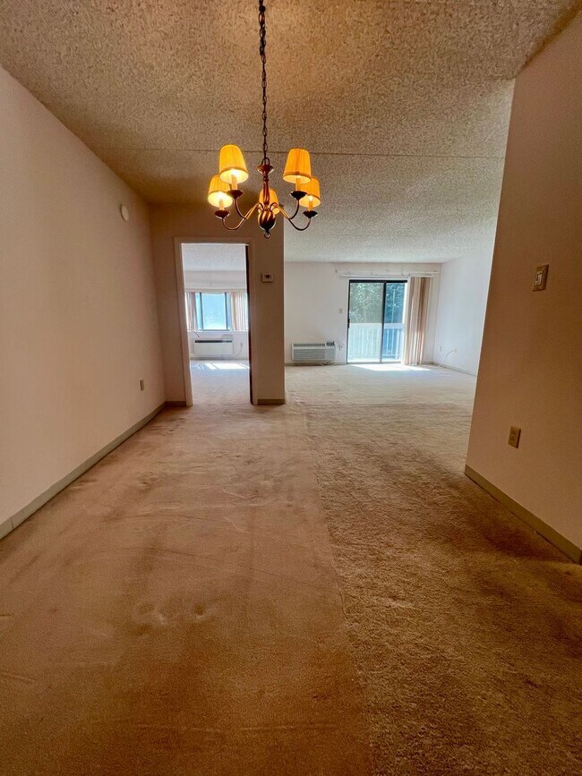 Building Photo - Gorgeous 2-Bedroom Condo at Crum Creek Valley Condominiums! Available NOW!