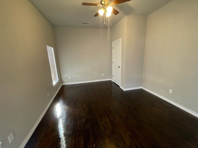 Building Photo - 810 Seven Oaks Rd