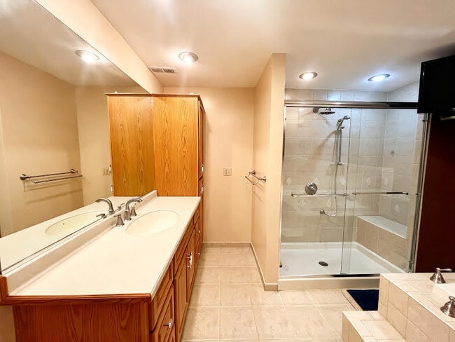 Building Photo - 3827 S Archer Ave