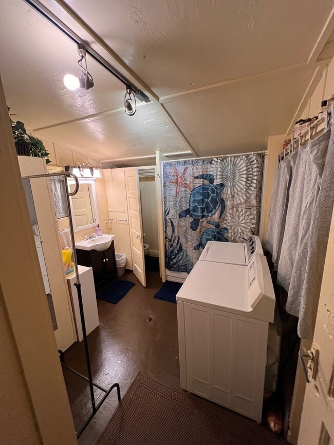 Building Photo - 546 Nani St