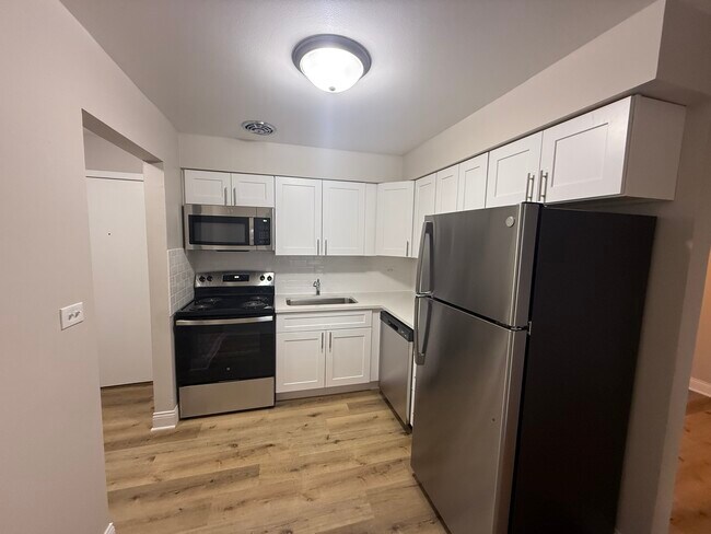 Building Photo - 110 N Kenilworth Ave