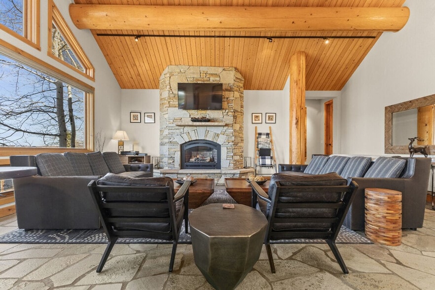 Building Photo - 2612 Ski Trail Ln