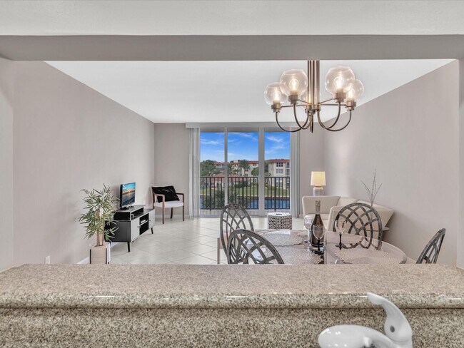 Building Photo - 1150 Hillsboro Mile