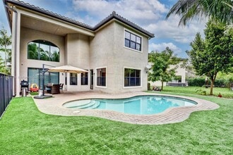 Building Photo - 16939 Bridge Crossing Cir