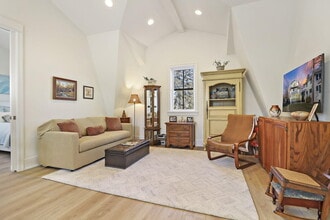 Building Photo - 3 N Walworth Ave