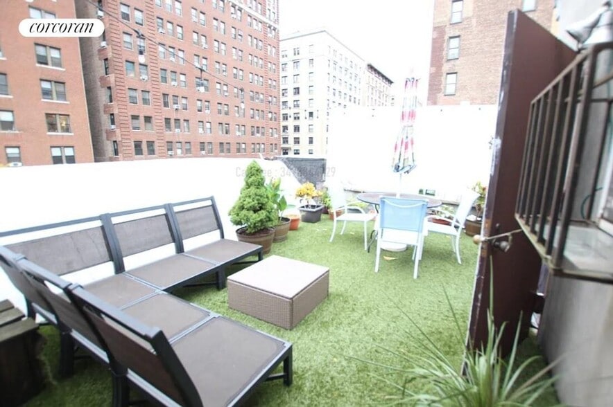 Building Photo - 868 W End Ave