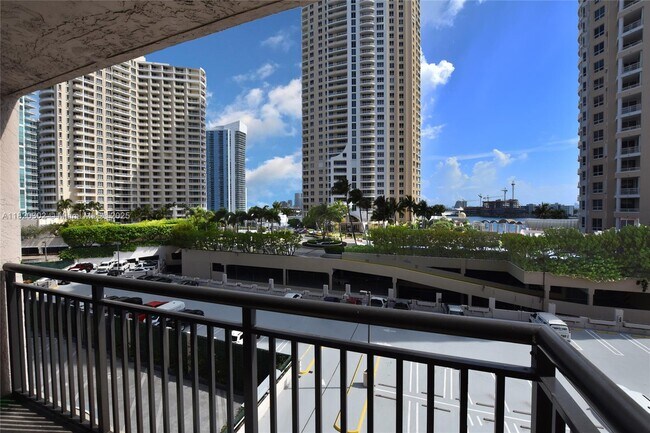 Building Photo - 540 Brickell Key Dr