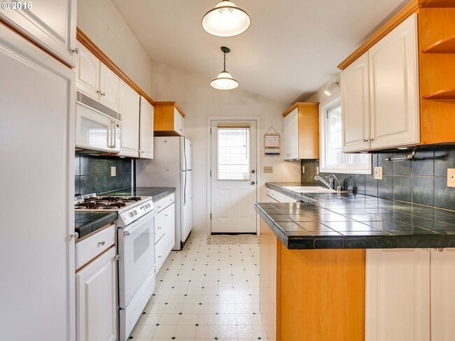 Building Photo - Price Reduced! Charming Home with Large Ya...