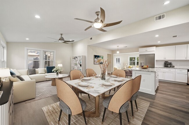 Building Photo - 1034 W 43rd St