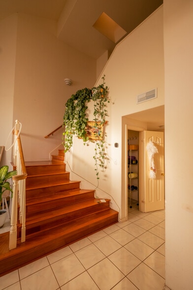 Building Photo - 670 Alagria Pl