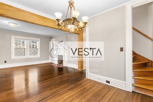 Building Photo - 68 Maple St