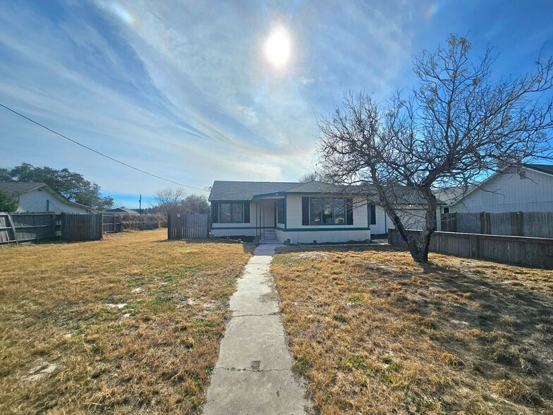 Building Photo - 513 Oakdale Dr