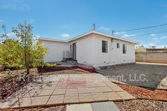 Building Photo - 165 Hilton Ave NW