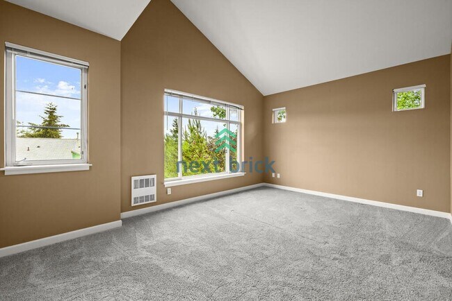 Building Photo - 3 Bed 2.5 Bath End Unit Townhome is Available for Rent!