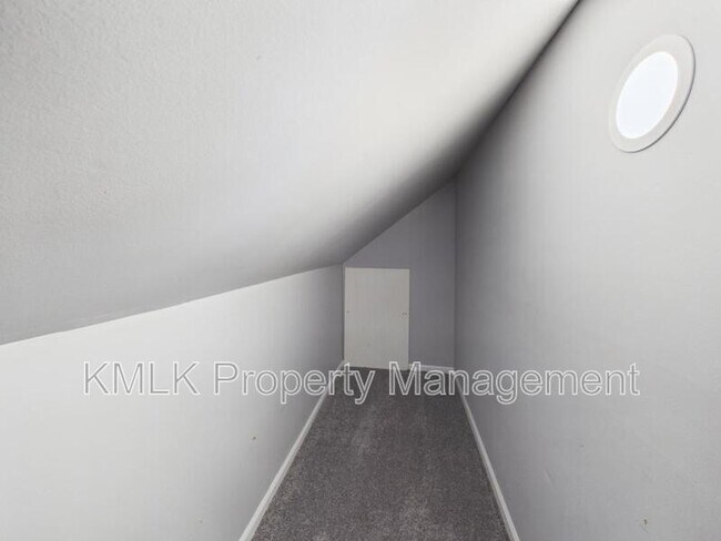 Building Photo - 1078 Lindsay Ave