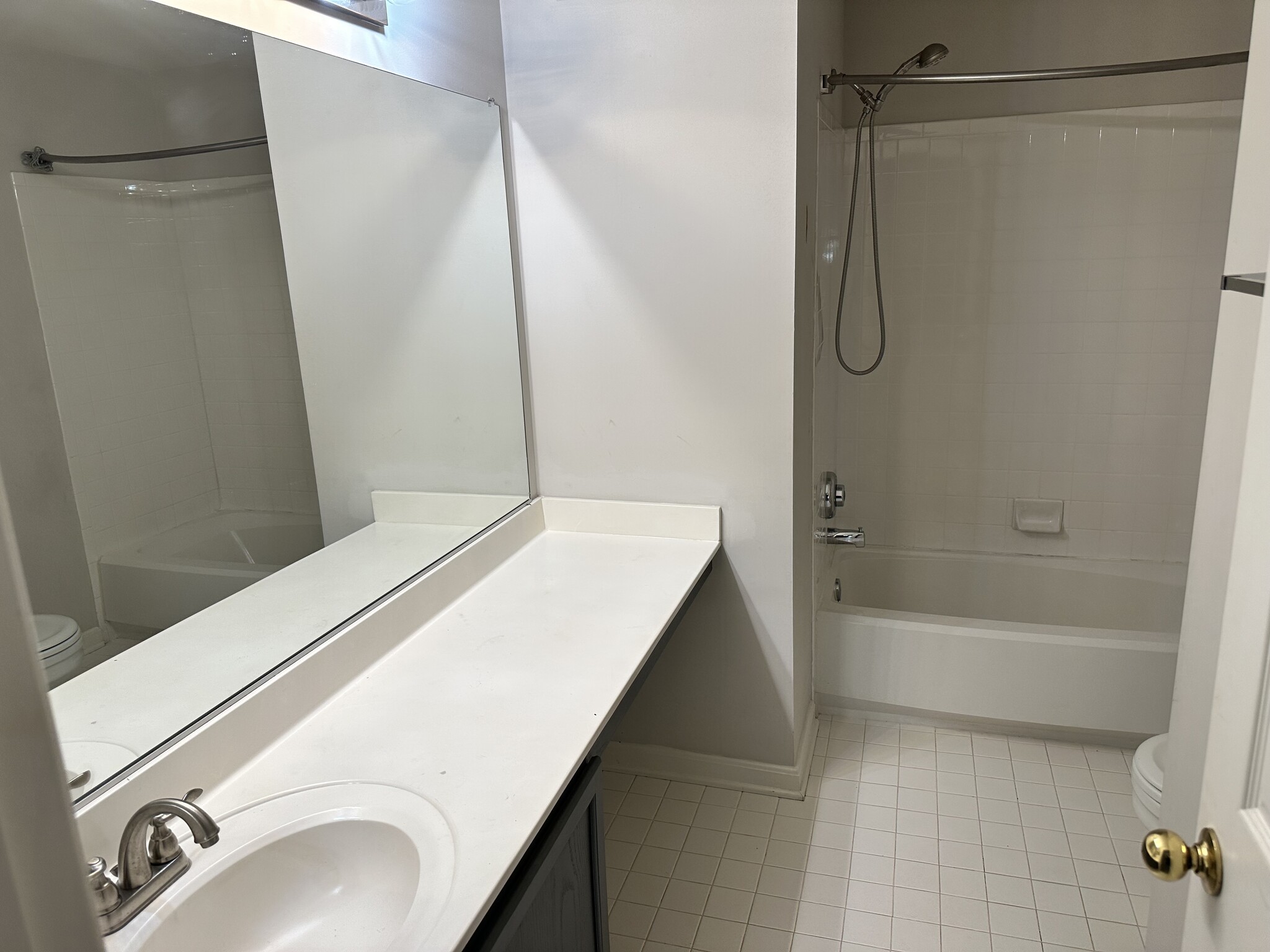 Building Photo - 20447 Chesapeake Sq