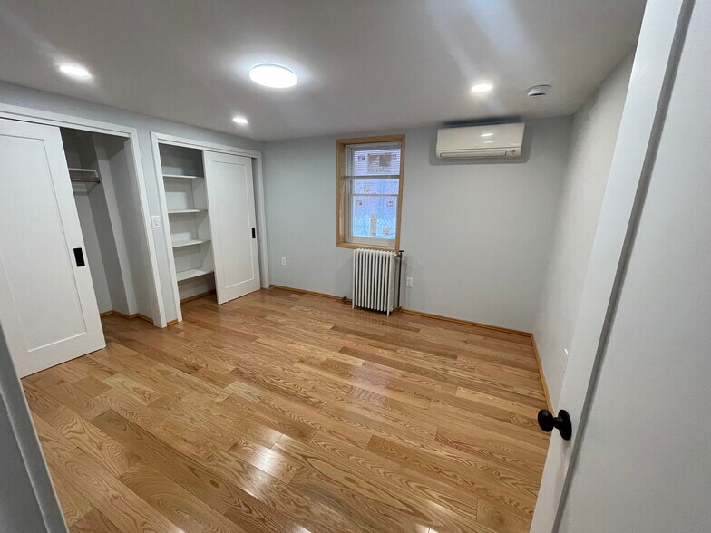 Building Photo - 2544 Yates Ave