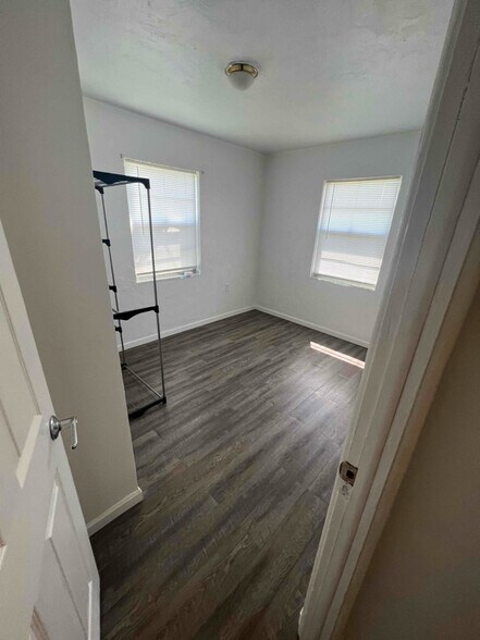 Building Photo - 1154 Harbor Dr