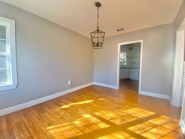 Building Photo - 2205 28th St