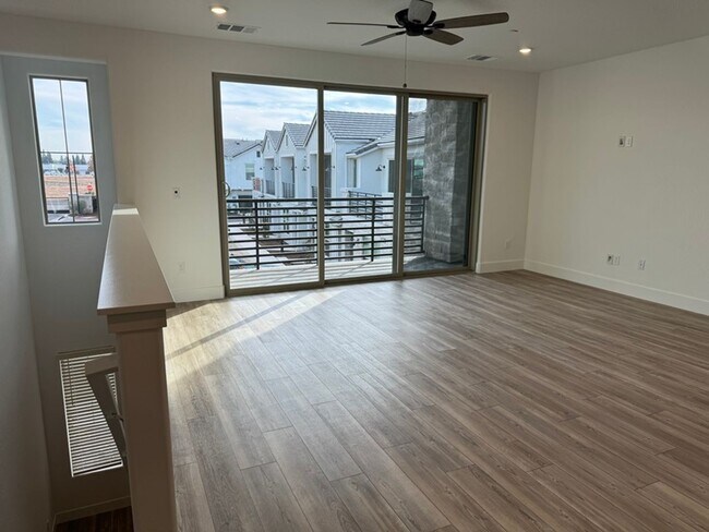 Building Photo - 568 W. Balsam Lane  (Peach & Spruce)