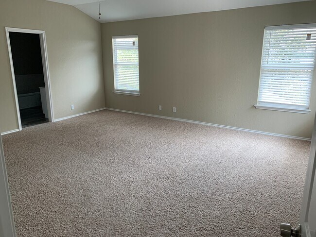 Building Photo - *MOVE IN SPECIAL* Gorgeous Four Bedroom Home with Covered Patio Near Medical Center!!