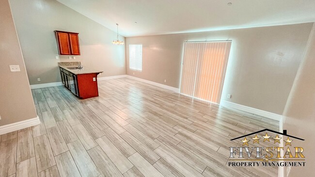 Building Photo - 5509 Baja Dr