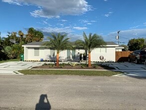Building Photo - 4865 SW 94th Ave