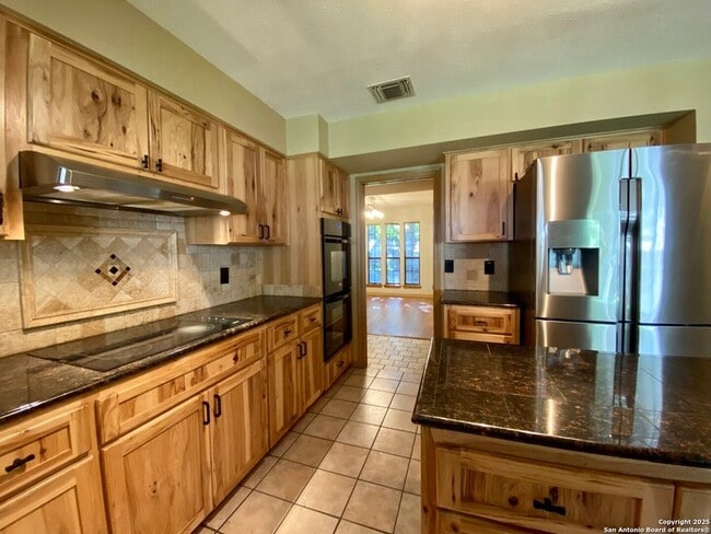 Building Photo - 8911 Shady Leaf